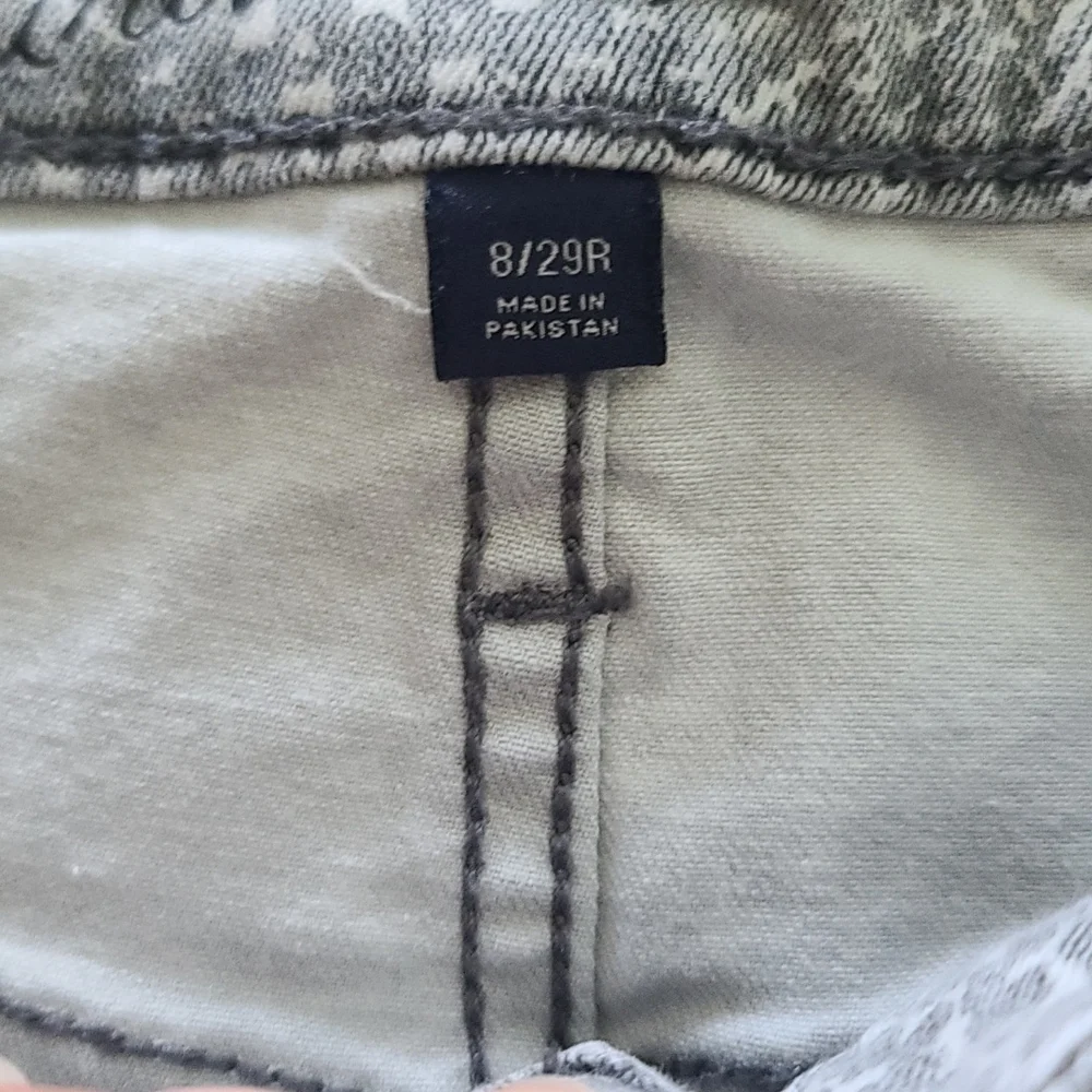 Gray reptile print pants universal thread size 8